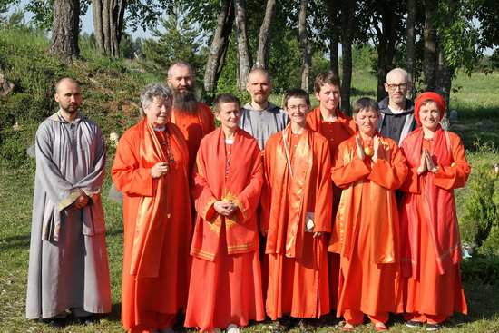 Nonnen und Mönche